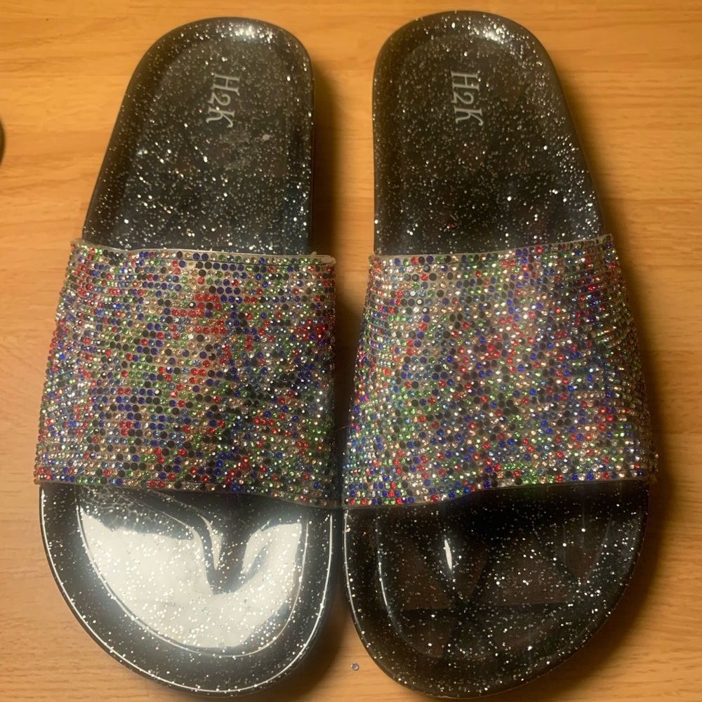 H2K Blinged Out Sparkel Slip On Size 9 Sandals